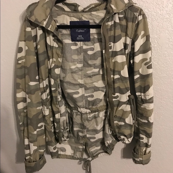 American Eagle Outfitters Jackets & Blazers - American Eagle Hooded Camo Rain Jacket